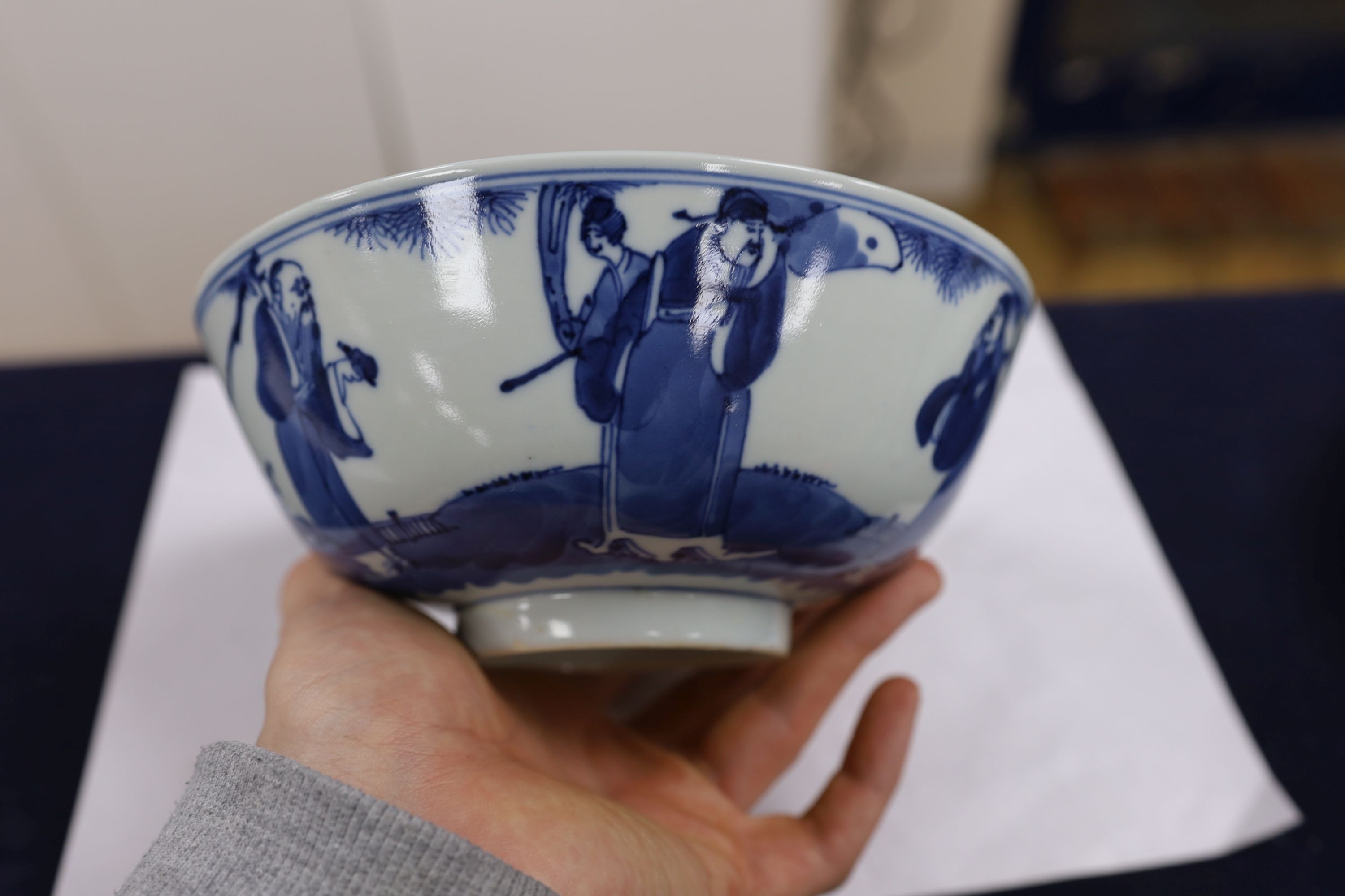 A collection of seven Chinese blue and white bowls 18cm